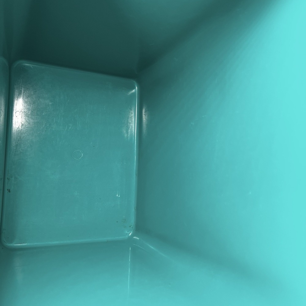 YETI Roadie 24 Cooler Aquifer Blue Discontinued Color - Picture 8 of 8